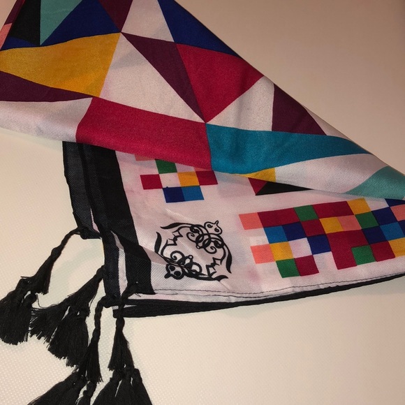 βͺοΈONE LEFT!πΉ Geometric Patterned Scarf - Picture 3 of 3